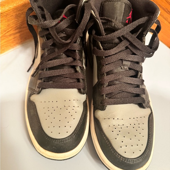 Jordan 1 Mids men’s 8.5 - Picture 6 of 9